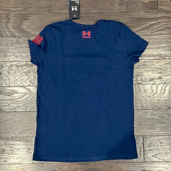 UNDER ARMOR- USA Top, Freedom T-shirt, Medium - Picture 4 of 5